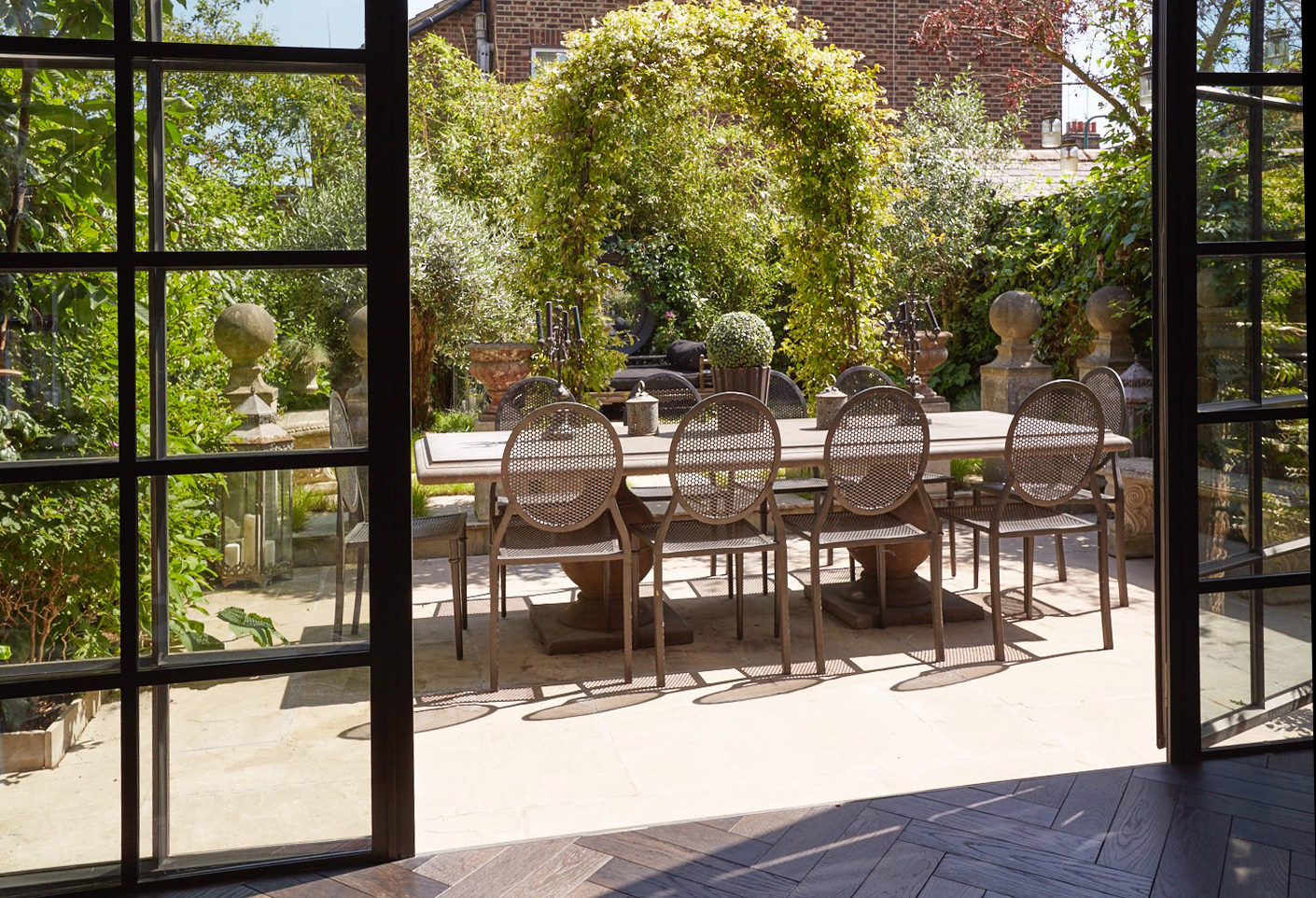 courtyard garden - Trilbey Gordon Interiors